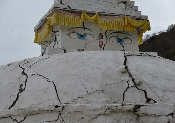 zerstörte Stupa in KhumJung