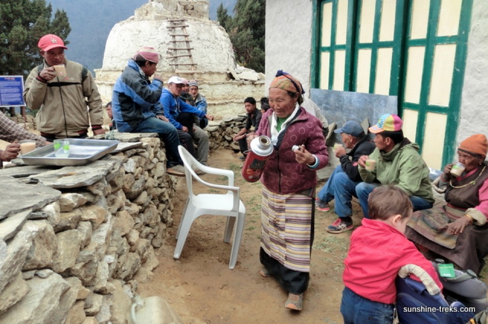 Wiederaufbau der Stupa in Furte