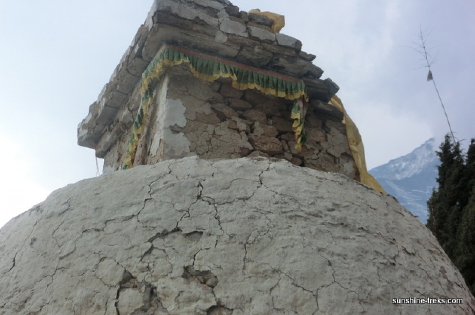 Wiederaufbau der Stupa in Furte