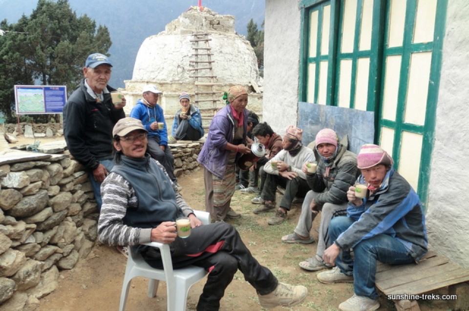 Wiederaufbau der Stupa in Furte