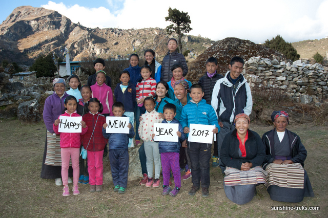 Ein schönes neues Jahr von den Patenkindern in Nepal